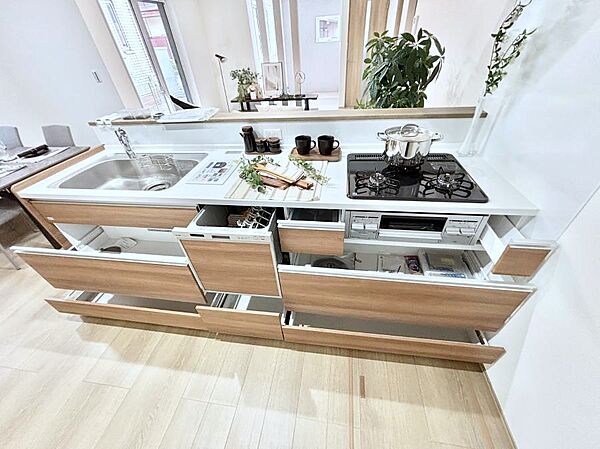 使いやすさを優先したスライド式収納タイプ！