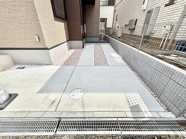 目の前が駐車場だと雨の日も大量にお買い物をした時も便利ですね