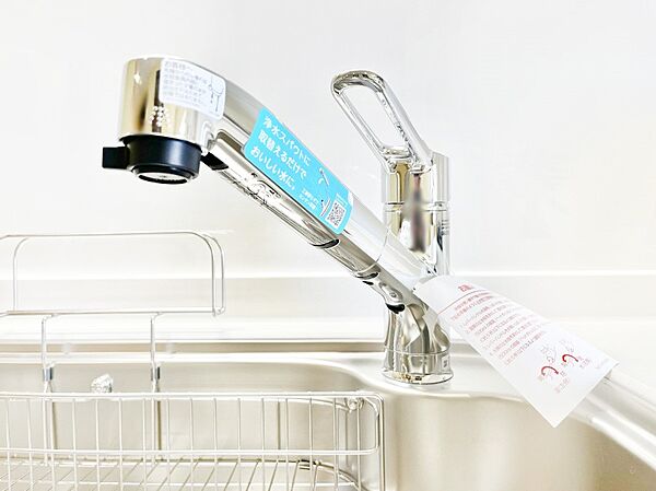 いつでも清潔なおいしいお水を。一つの水栓で水道水と浄水を使い分け。