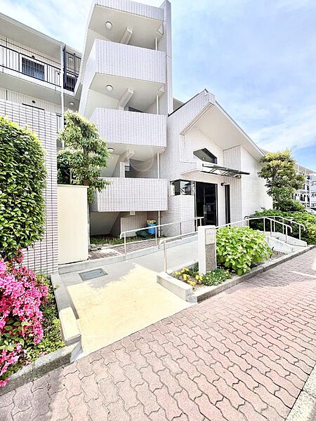 落ち着いた雰囲気のエントランス　