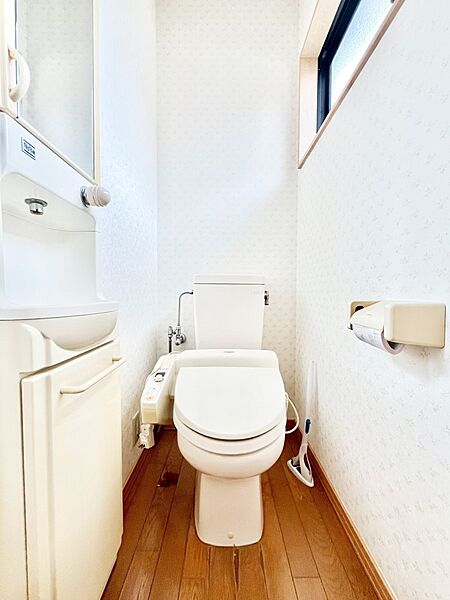 トイレは温水洗浄機能付き