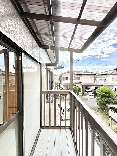 暖かな陽光が降り注ぐバルコニーはお洗濯におすすめ。爽やかな風も心地よいです。