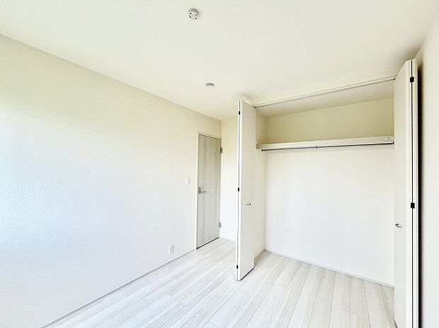 子供部屋にもおすすめな収納スペースたっぷりの居室