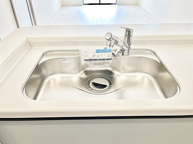いつでも清潔なおいしいお水を。一つの水栓で水道水と浄水を使い分け。