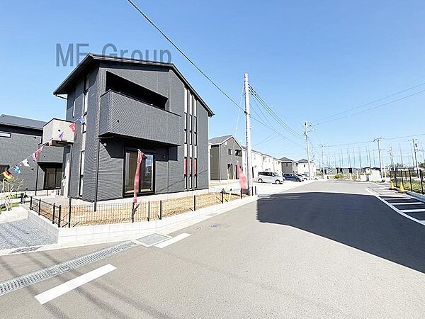 前面道路含む外観　1号棟