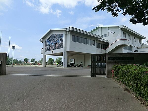 小学校 800m 吉岡小学校(お子様が明るく楽しい学校生活を送れる小学校！)
