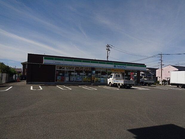 ファミリーマート吉野ケ里 660m