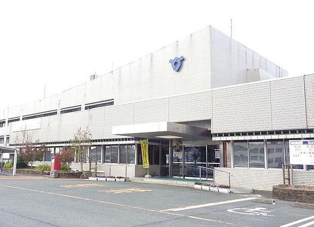 鳥栖市役所 650m