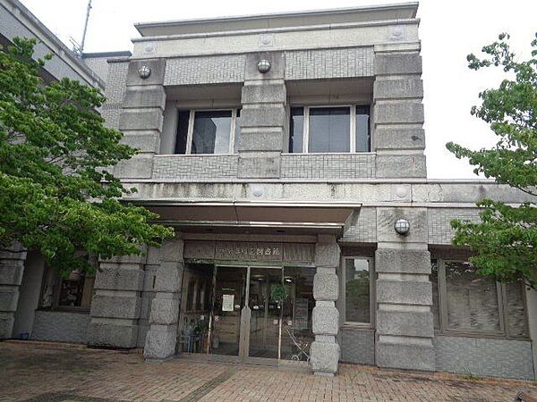みやき町立図書館 910m