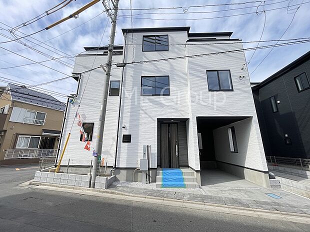 シンプルで落ち着きのある建物は住むかたの個性でオリジナルなものになっていきます。 