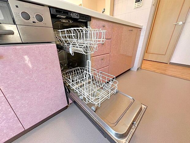 食器洗乾燥機付きでご家族の食器もスッキリピカピカ