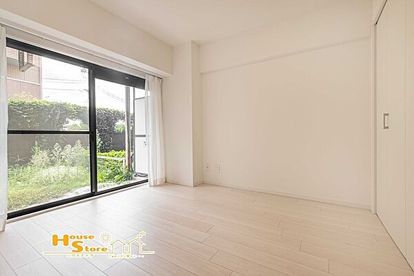お部屋は採光と通風が考えられた居心地のいい空間設計。全居室収納付きのためスッキリとしたレイアウトを考えることができます。