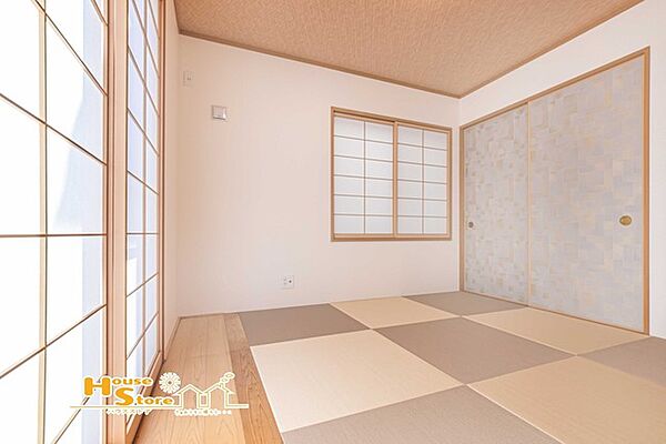 畳の落ち着いた風合いが魅力の和室。くつろぎの空間としてはもちろん、客間や趣味のスペースなど、ライフスタイルに合わせて幅広く活用できます。