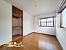 室内：全居室は6帖以上の広さを確保し、家具やインテリアを自由にコーディネート可能。自分だけの居心地の良い空間を演出できるゆとりある住まいです。 
