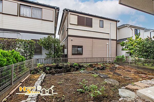 庭付きの住まいで、暮らしに嬉しいプラスワンの空間。ガーデニングやお子様の遊び場など、思い思いに活用でき、日々の暮らしを豊かに彩ります。
