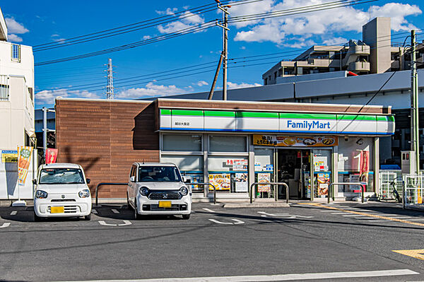 ファミリーマート越谷大里店（550m）