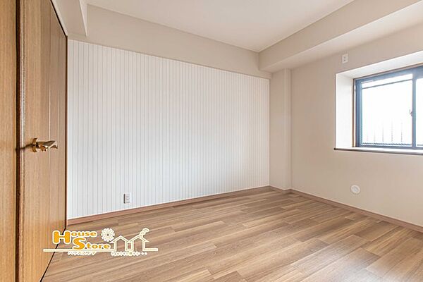 こちらの居室は、リモートワークや寝室、趣味の部屋など、ライフスタイルに合わせて多目的に活用できます。自由にカスタマイズして、自分だけのプライベート空間を楽しめます。