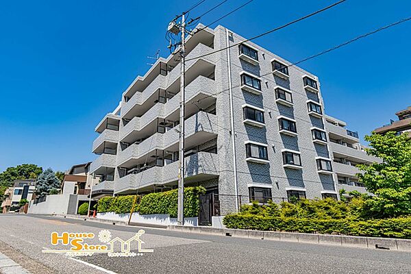 JR武蔵野線・埼玉高速鉄道の2路線が利用可能な「東川口」駅徒歩7分の、通勤・通学にも便利な立地。周囲に高い建物が少ないため陽当たりや開放感にも恵まれ、のびやかに暮らせる住環境です。