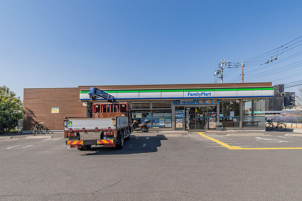 ファミリーマート川口戸塚店（260m）