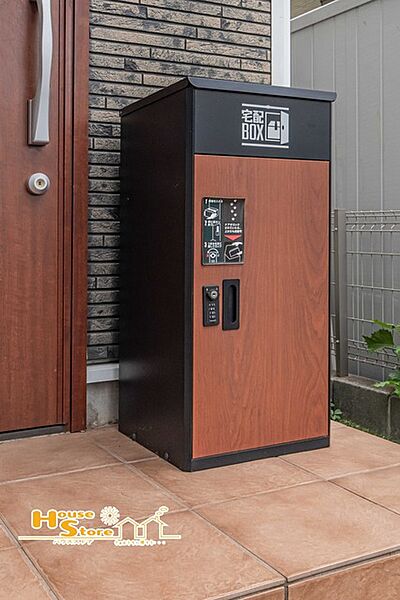 不在時でも荷物を受け取れる宅配BOXを完備。配達時間を気にせず外出でき、忙しい毎日の暮らしを便利にサポートしてくれます。
