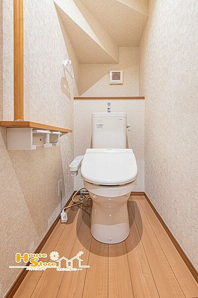 住まいの各フロアにお手洗いを配置。朝の身支度が重なる時間帯や就寝時の移動負担を軽減でき、毎日の暮らしにゆとりを与えます。