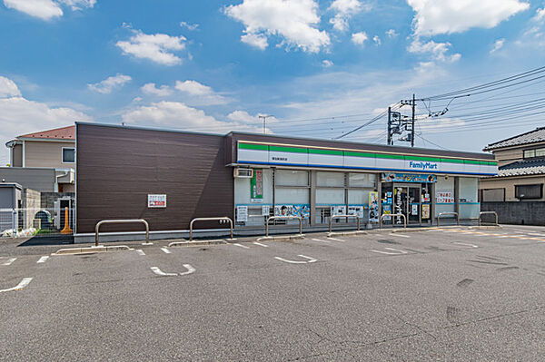 ファミリーマート草加新里町店（860m）