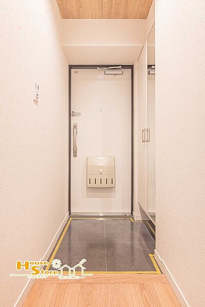 シューズボックスが設置された玄関なら、靴をすっきり収納でき、おうちの顔としてふさわしい清潔感を保てます。