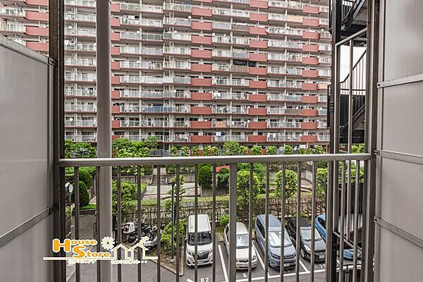 住まいに2か所のバルコニーを設けることで、海部間と利便性を両立。光と風を身近に感じられる快適な住空間です。