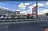 周辺：ベルクスタウン 【営業時間10：00～21：00（日曜日は朝9時開店）】 250台入る広い無料駐車場を完備。