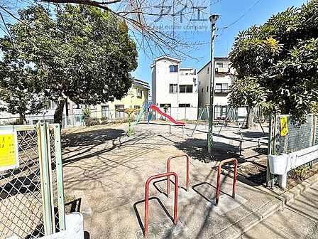 公園が近く、子育て家族に嬉しい緑豊かな環境です