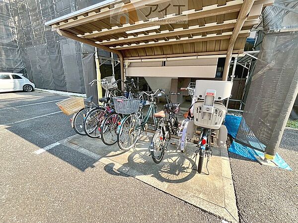 セキュリティ面にも配慮した駐輪場がございます