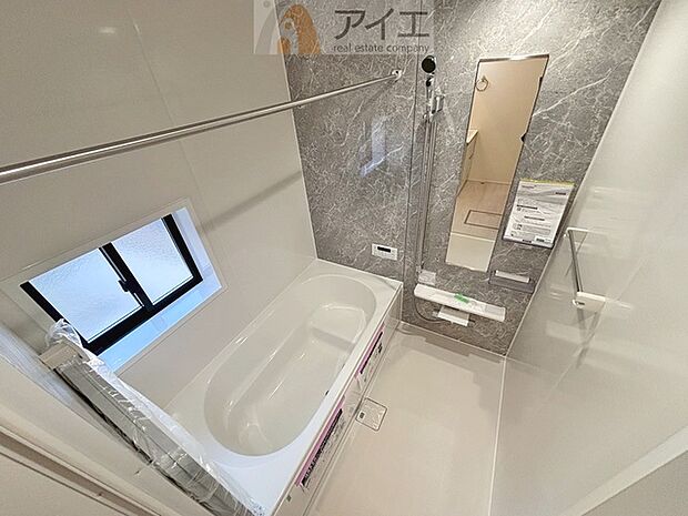 明るい感じ、贅沢な雰囲気でより快適なバスタイム