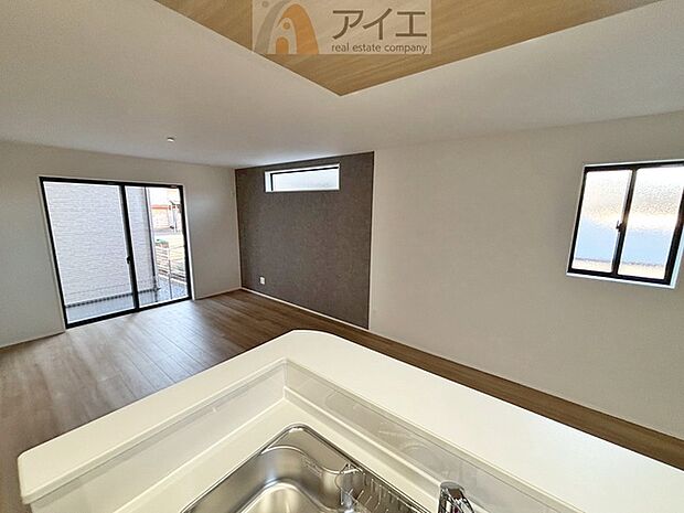 朝から日差しいっぱいの、明るい空間でのびのび過ごせます