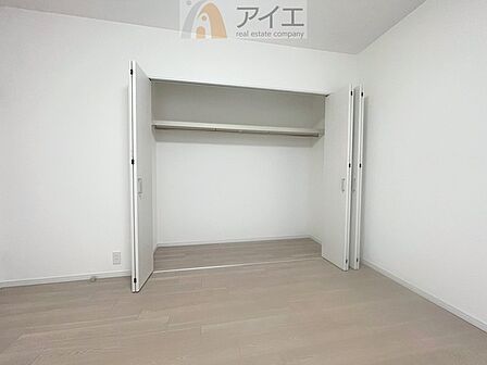 お子様の荷物も片付く、全居室収納スペース