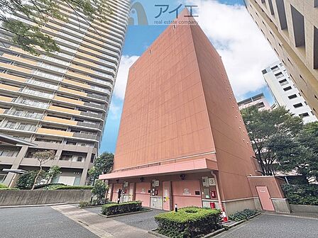 駐車場があるため車通勤の方にも安心なマンションです(要空確認)
