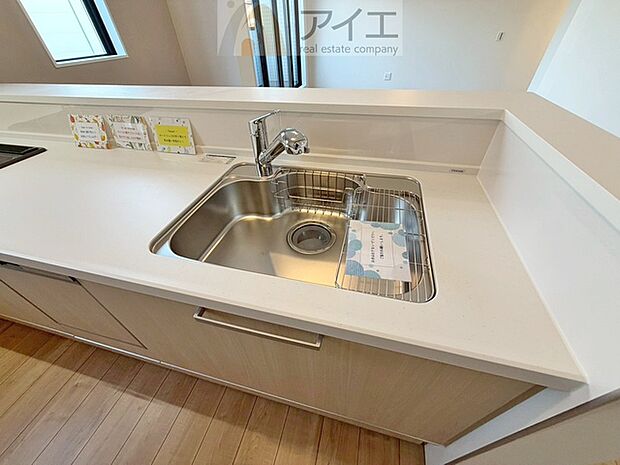水道一体型の浄水器。ボタン一つで切替可能水回りもすっきり