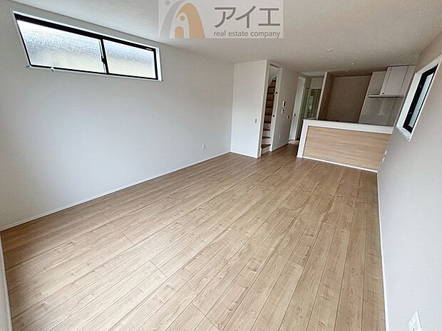 朝から日差しいっぱいの、明るい空間でのびのび過ごせます