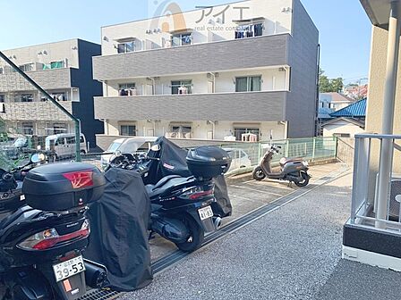 セキュリティ面にも配慮した駐輪場がございます