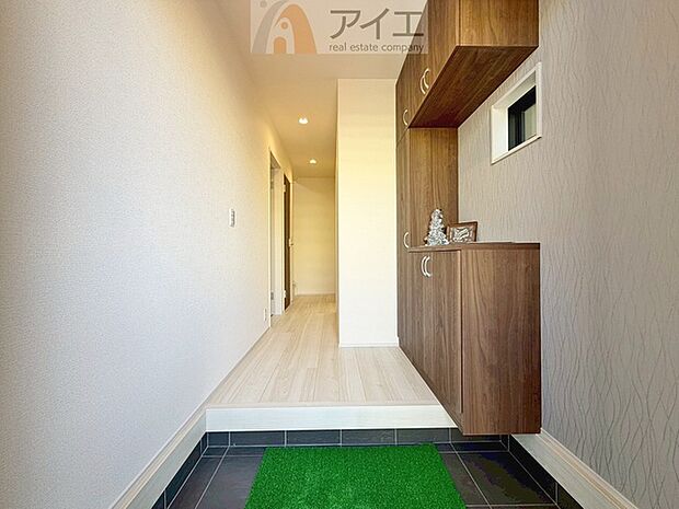 玄関がいつも片づく大容量シューズボックス