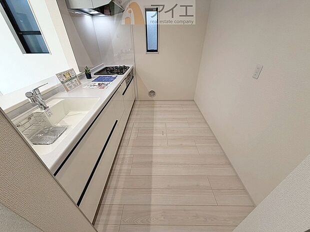 ご家族やお客様との会話も楽しめる対面キッチン