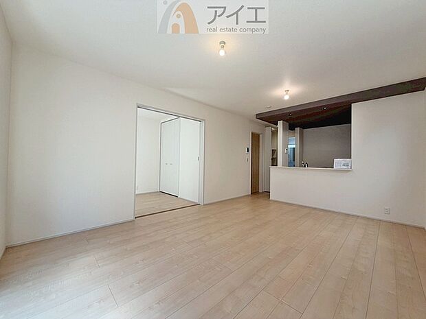 朝から日差しいっぱいの、明るい空間でのびのび過ごせます