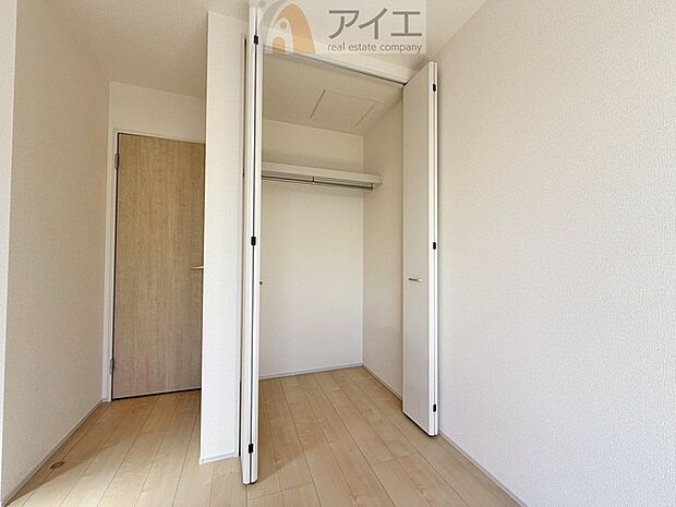 お子様の荷物も片付く、全居室収納スペース