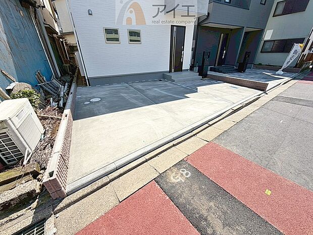 お友達をたくさん呼べるゆとりの駐車スペース