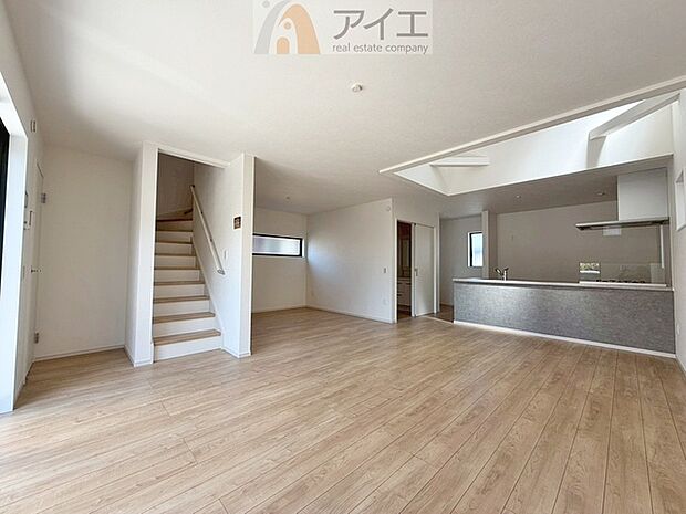 朝から日差しいっぱいの、明るい空間でのびのび過ごせます