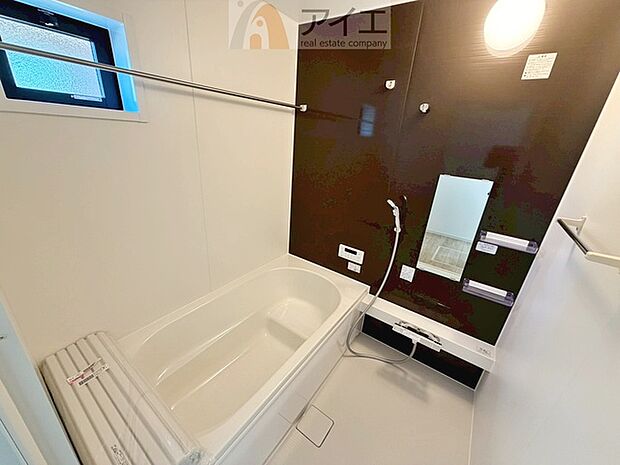 明るい感じ、贅沢な雰囲気でより快適なバスタイム