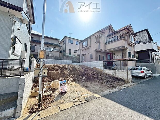 たっぷりの陽光に包まれる明るい住まい