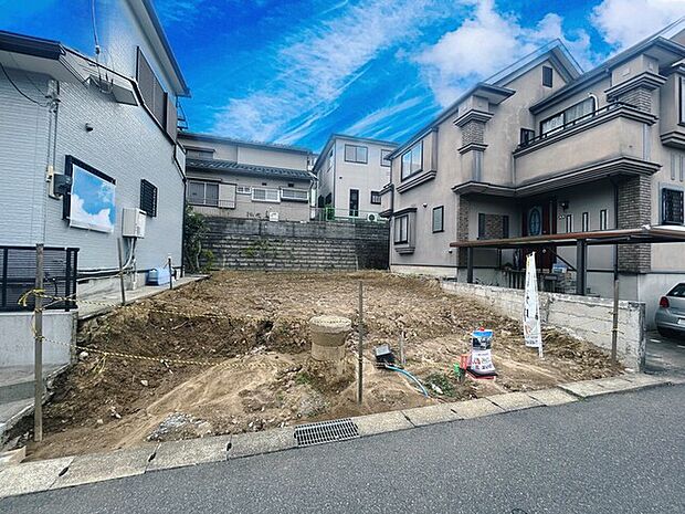 たっぷりの陽光に包まれる明るい住まい