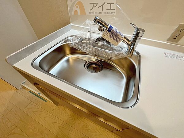 水道一体型の浄水器。ボタン一つで切替可能水回りもすっきり