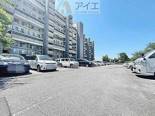 駐車場があるため車通勤の方にも安心なマンションです（要空確認）