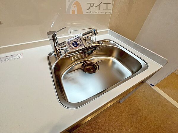 水道一体型の浄水器。ボタン一つで切替可能水回りもすっきり
